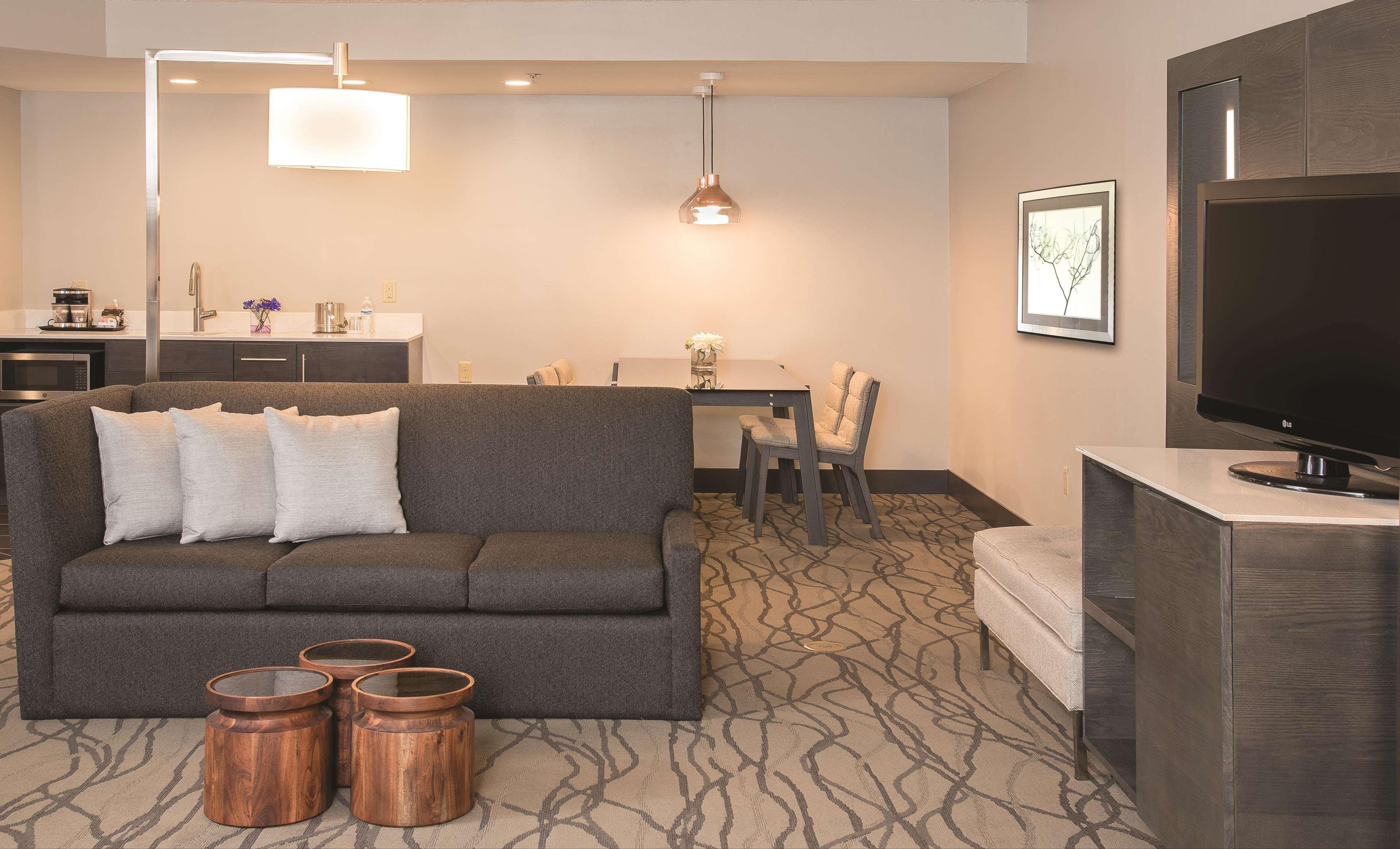 Doubletree By Hilton Racine Harbourwalk Hotel Екстериор снимка
