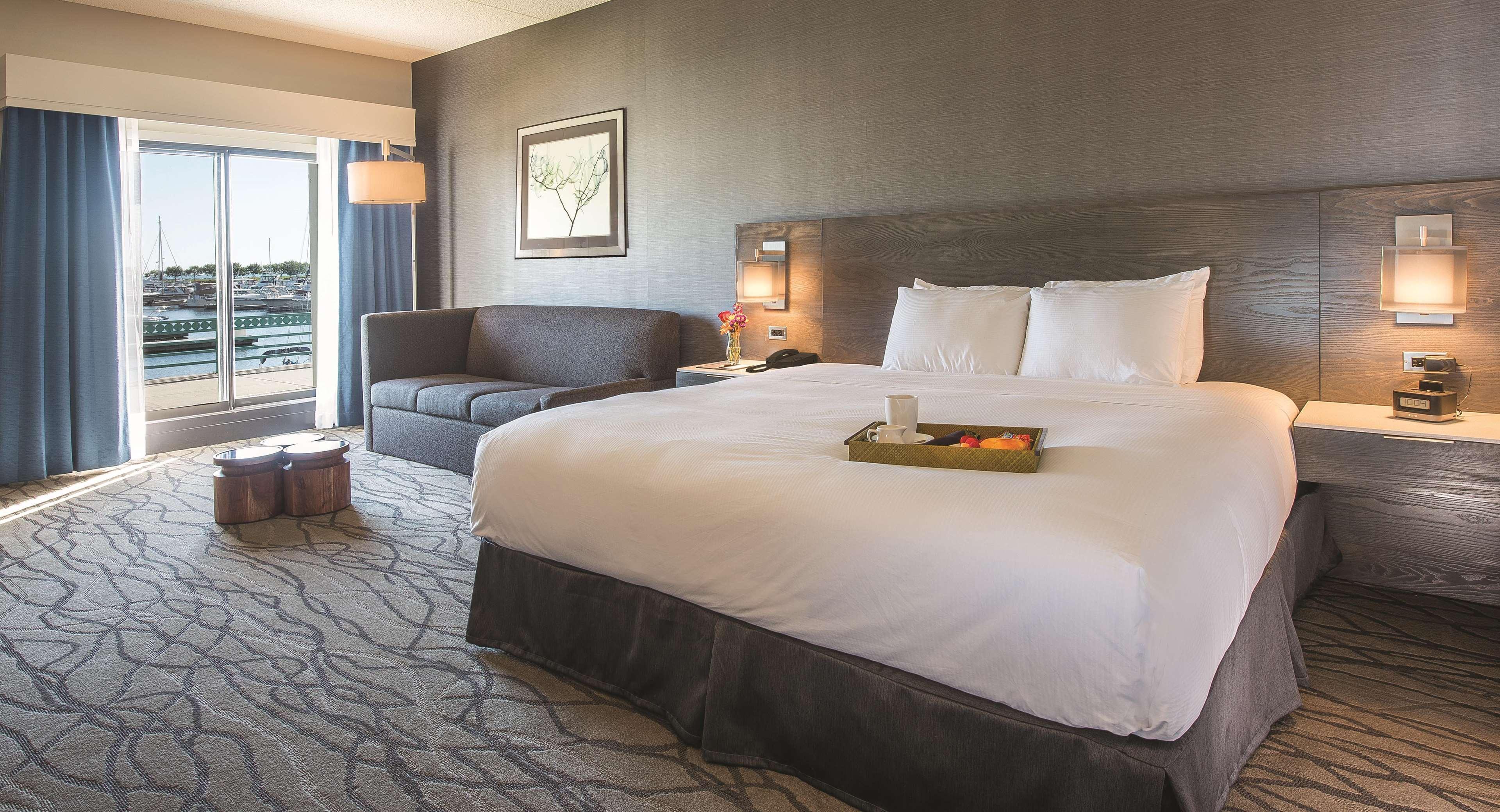 Doubletree By Hilton Racine Harbourwalk Hotel Екстериор снимка