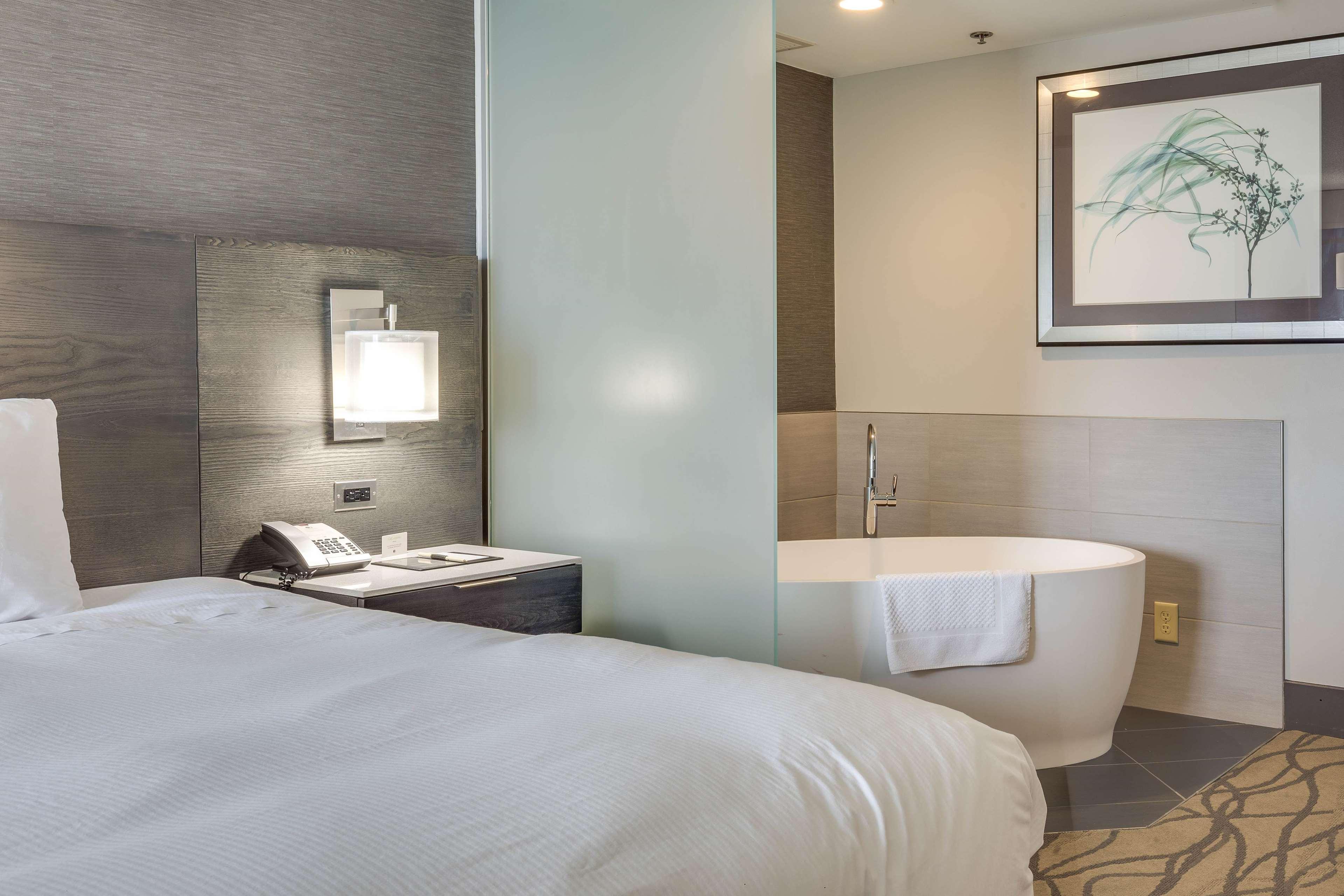 Doubletree By Hilton Racine Harbourwalk Hotel Екстериор снимка