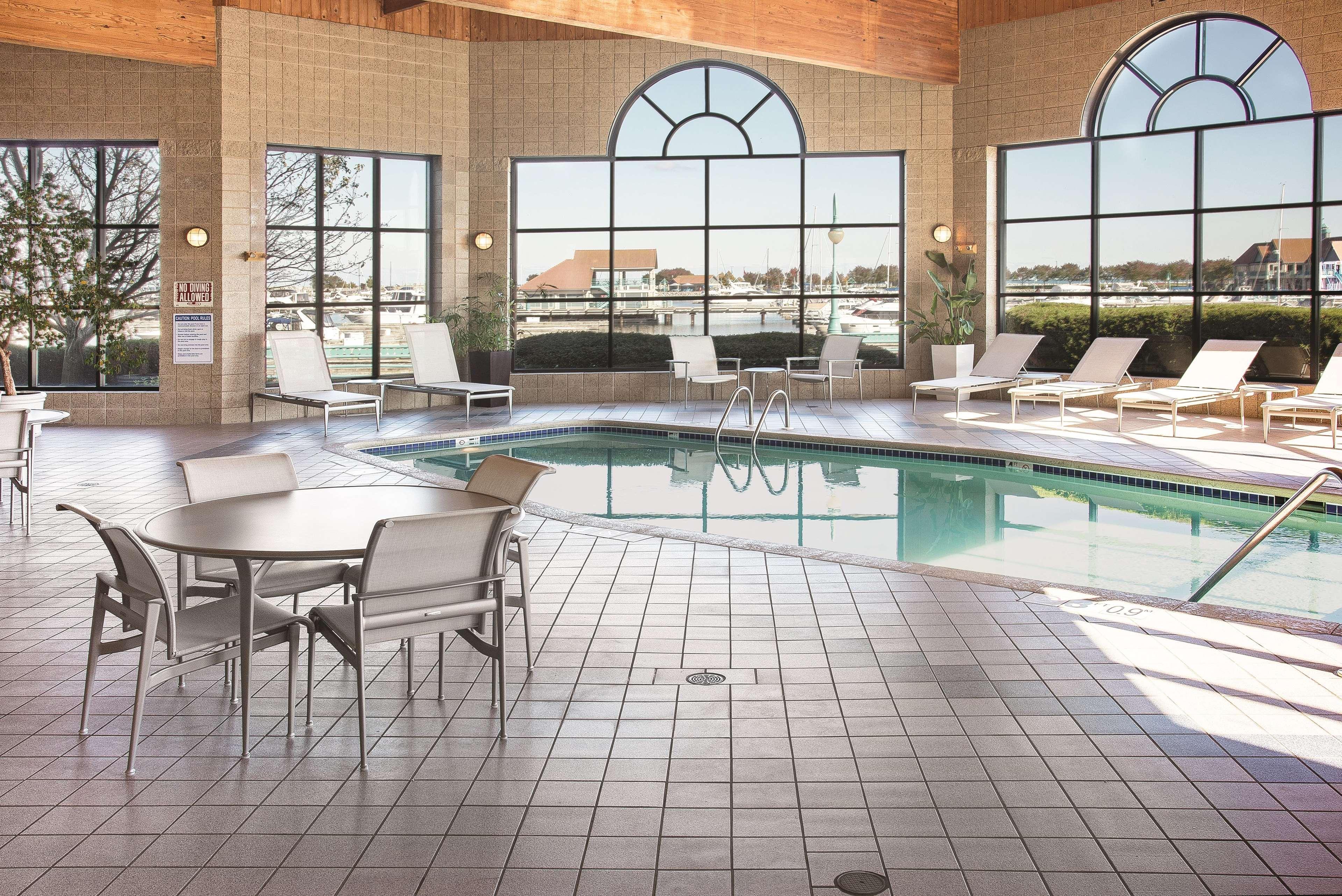 Doubletree By Hilton Racine Harbourwalk Hotel Екстериор снимка