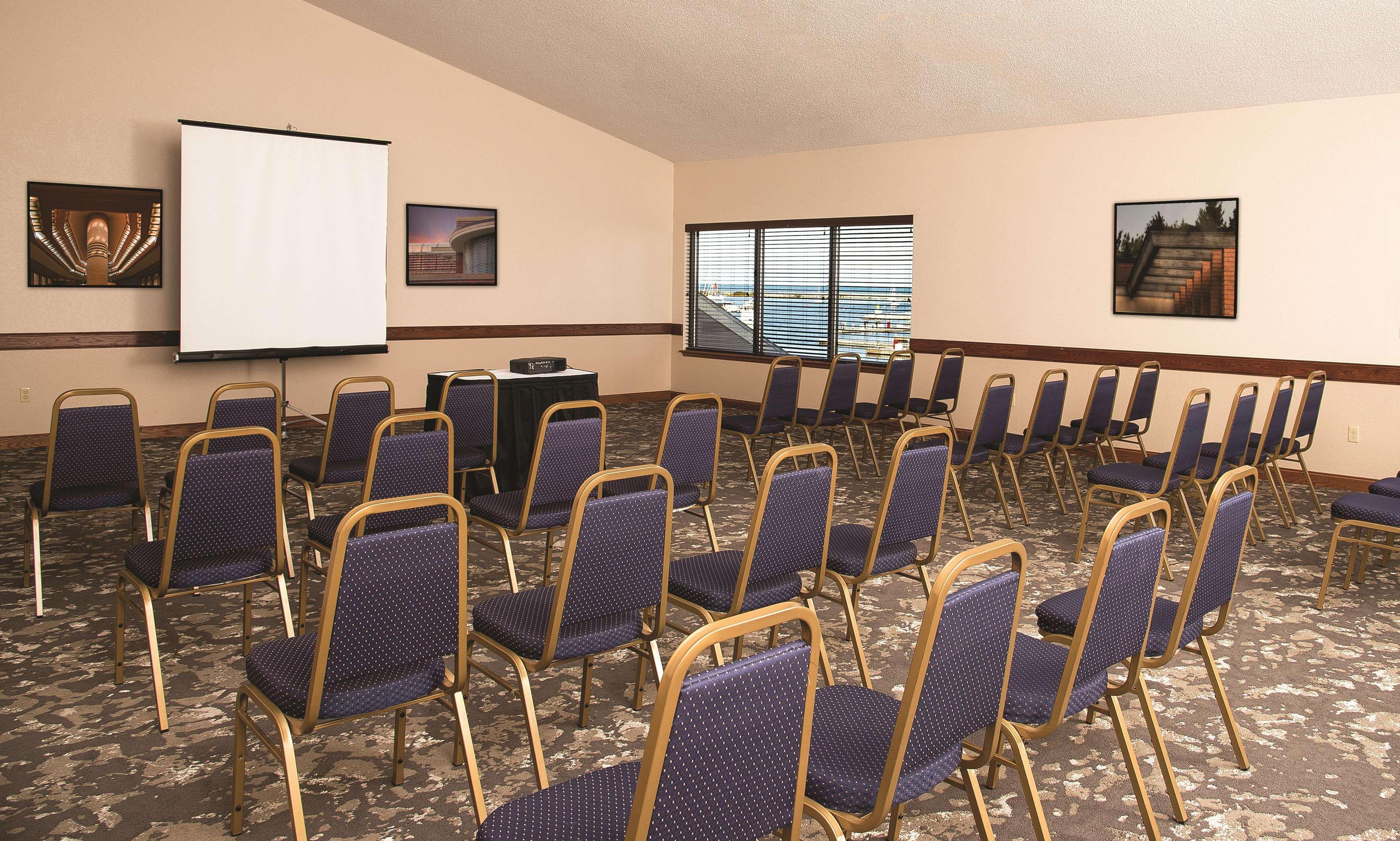 Doubletree By Hilton Racine Harbourwalk Hotel Екстериор снимка