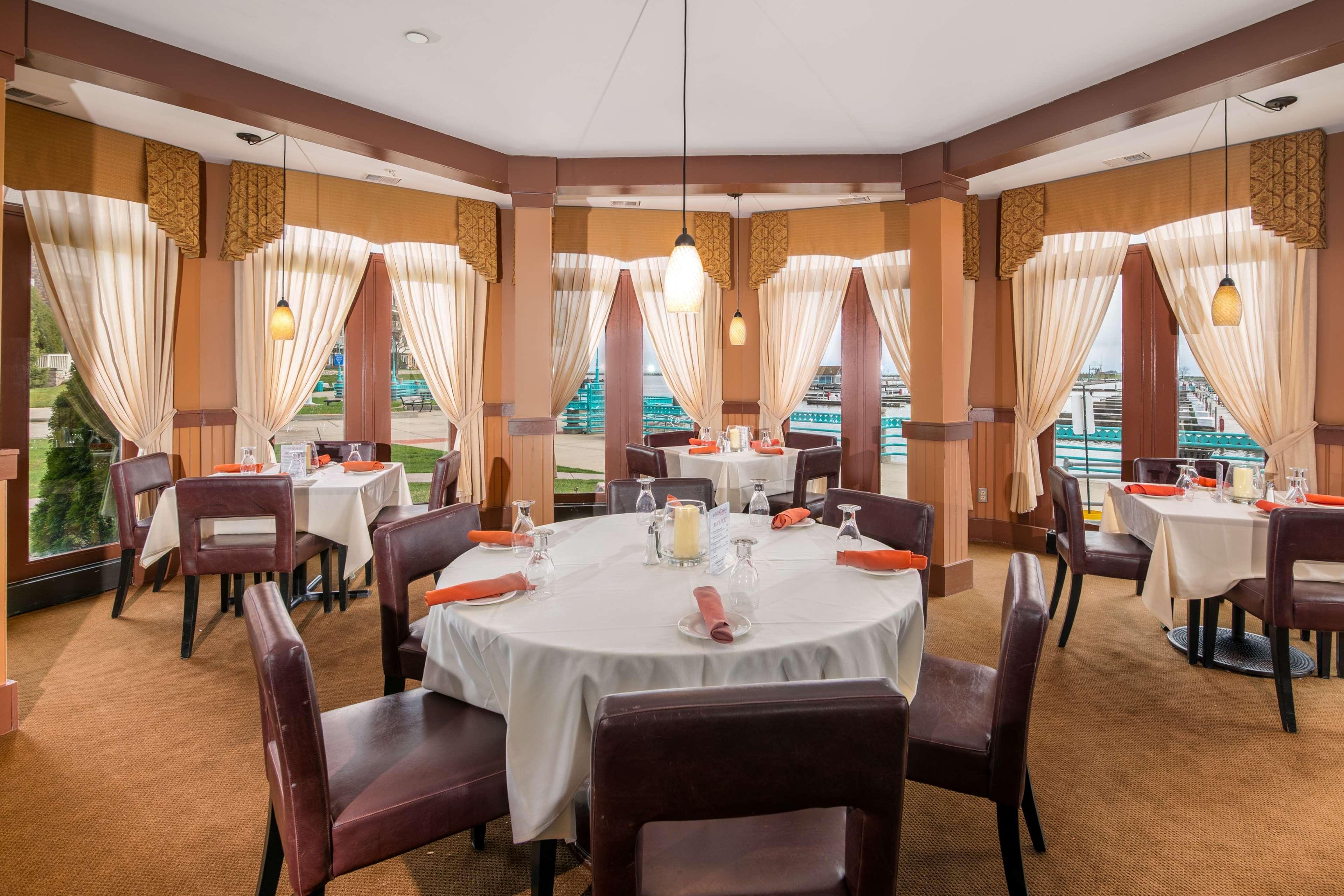 Doubletree By Hilton Racine Harbourwalk Hotel Екстериор снимка