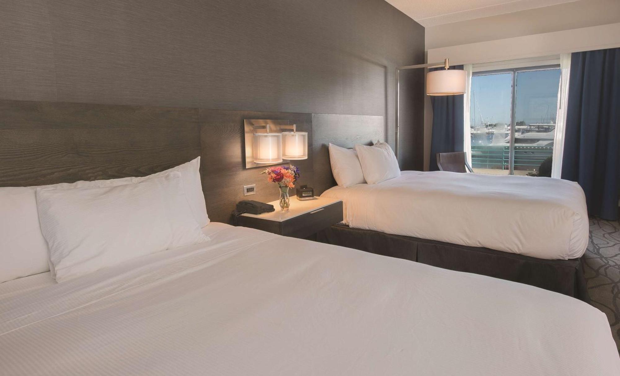 Doubletree By Hilton Racine Harbourwalk Hotel Екстериор снимка