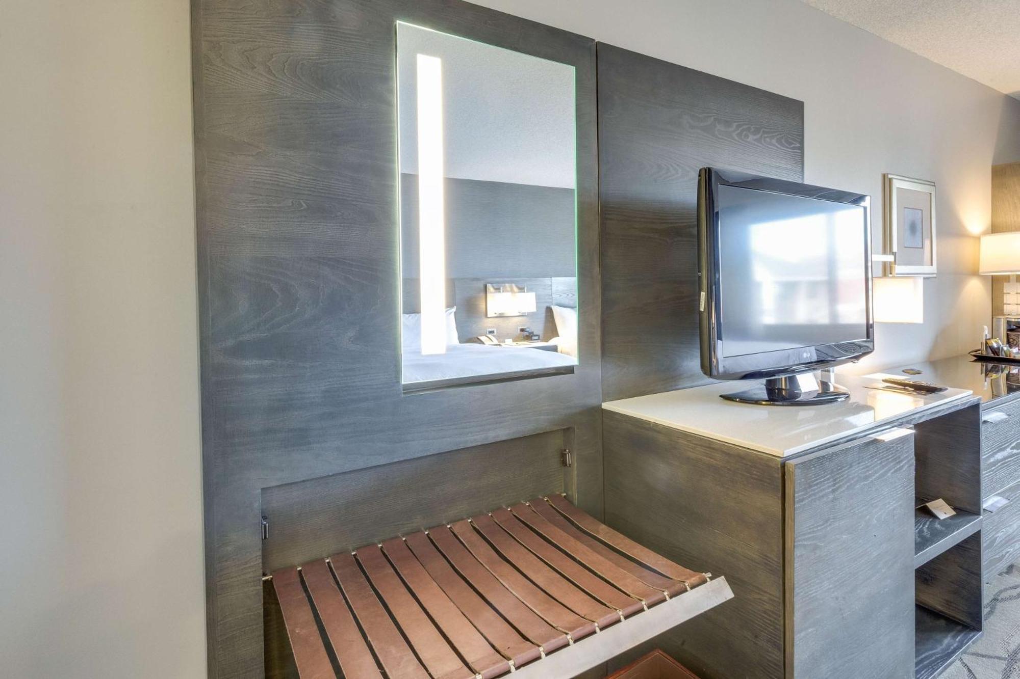 Doubletree By Hilton Racine Harbourwalk Hotel Екстериор снимка
