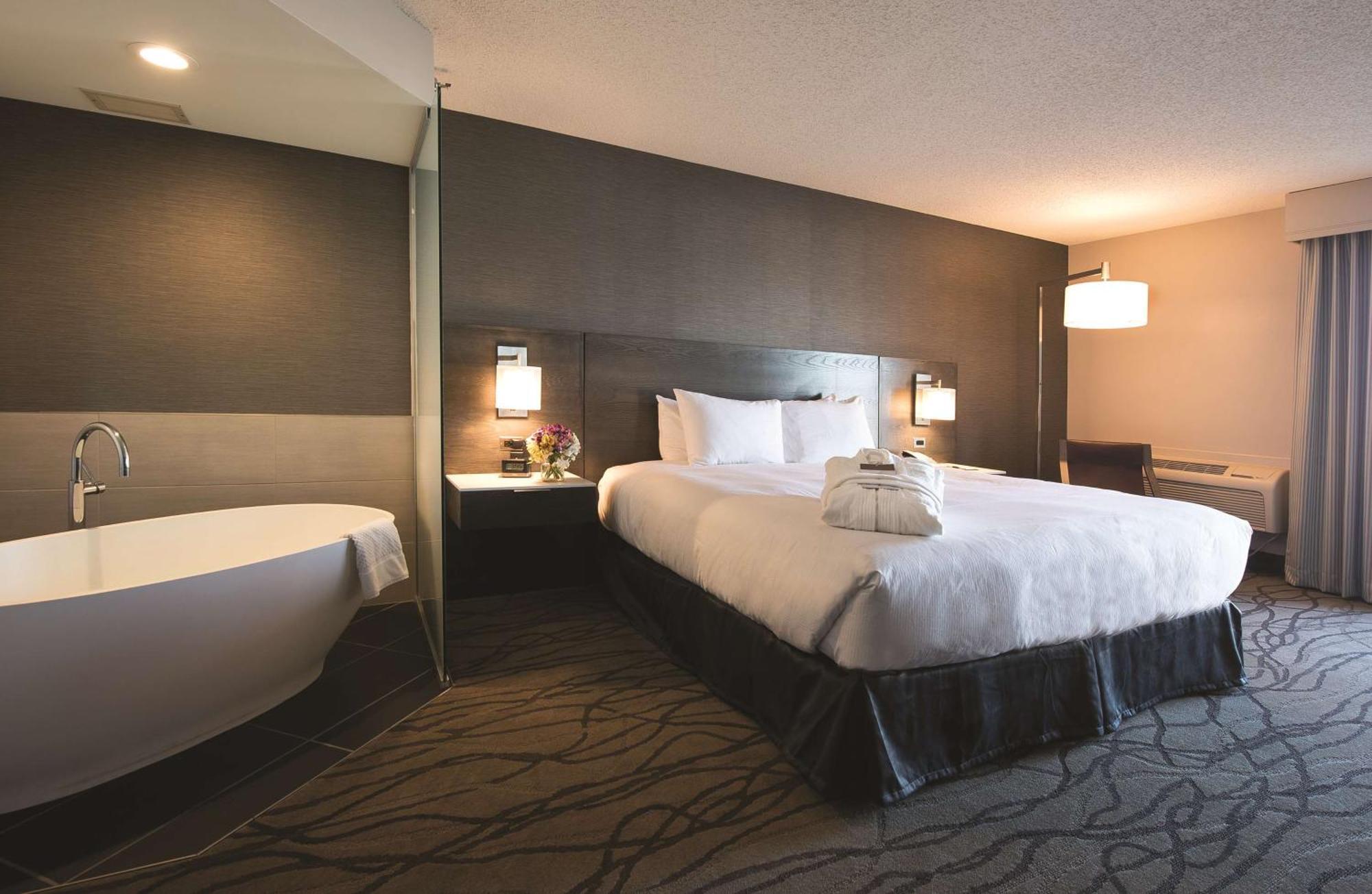Doubletree By Hilton Racine Harbourwalk Hotel Екстериор снимка