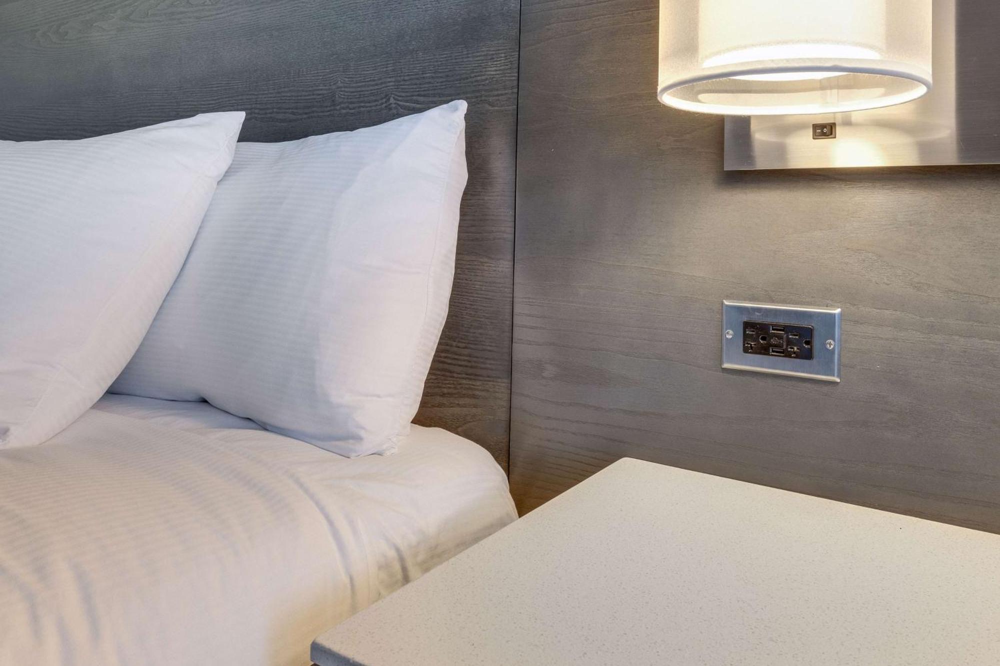 Doubletree By Hilton Racine Harbourwalk Hotel Екстериор снимка