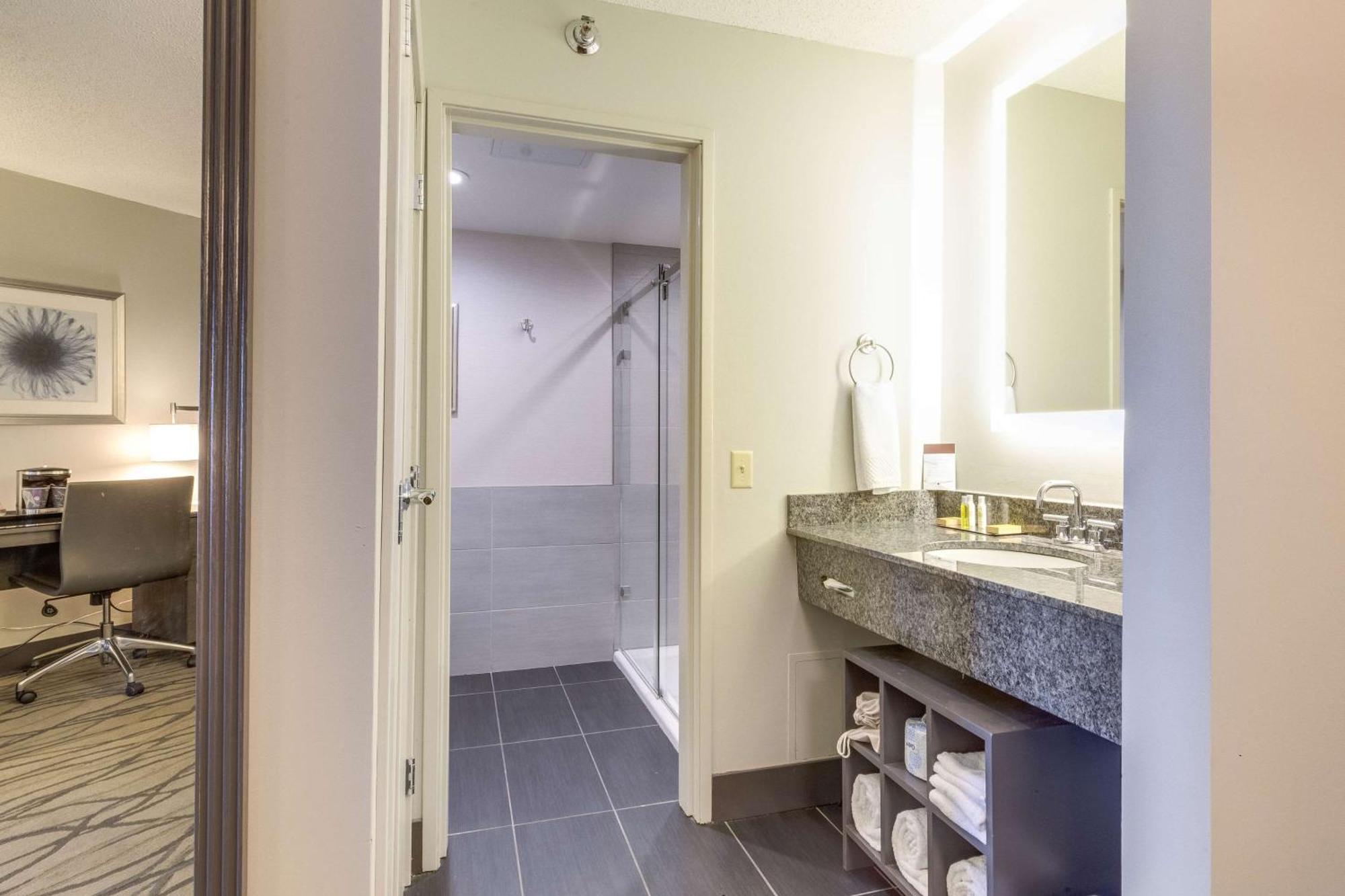 Doubletree By Hilton Racine Harbourwalk Hotel Екстериор снимка